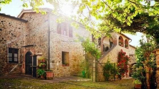 L'imprenditore degli agriturismi: "Dateci sovvenzioni per continuare ad aggiornare i portali"