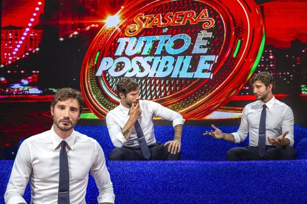 Stefano De Martino, festa in famiglia per i 30 anni 