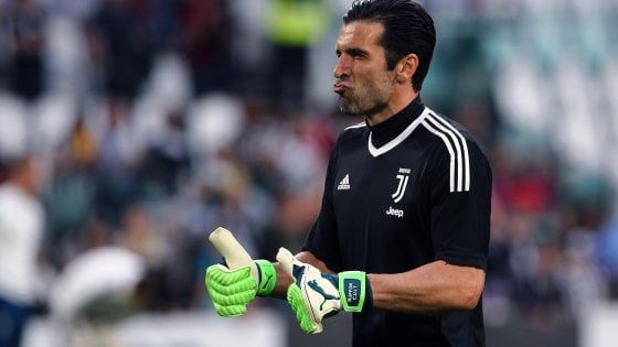 Gianluigi Buffon torna alla Juventus: domani le visite mediche e la firma del contratto