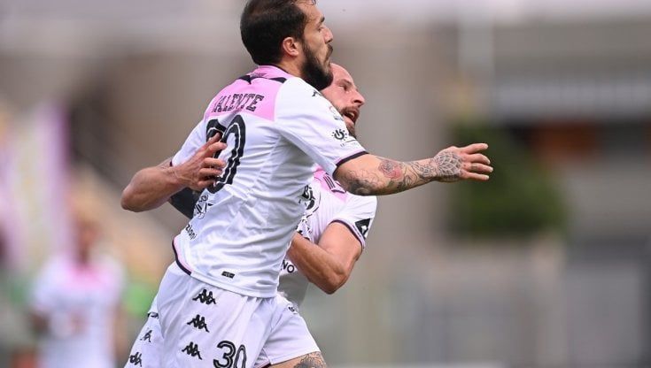 Il Palermo vince a Monopoli ed è secondo