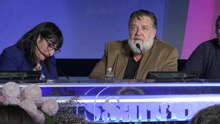 Russell Crowe arriva a Sanremo: "Con l'Italia un legame di sangue"