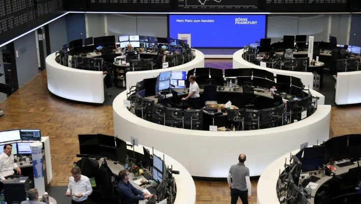 Le Borse di oggi, 2 maggio. L'inflazione preoccupa i mercati più di First Republic. La Ue chiude in rosso, male Milano