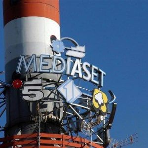 Mediaset-Vivendi, prove di accordo sulla holding olandese: più tempo dal Tribunale