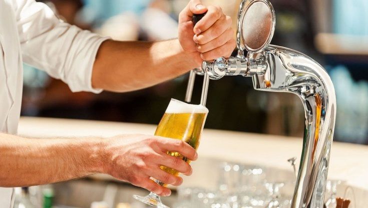 Birra, consumi in calo nel 2020. Resta però la bevanda preferita dagli italiani