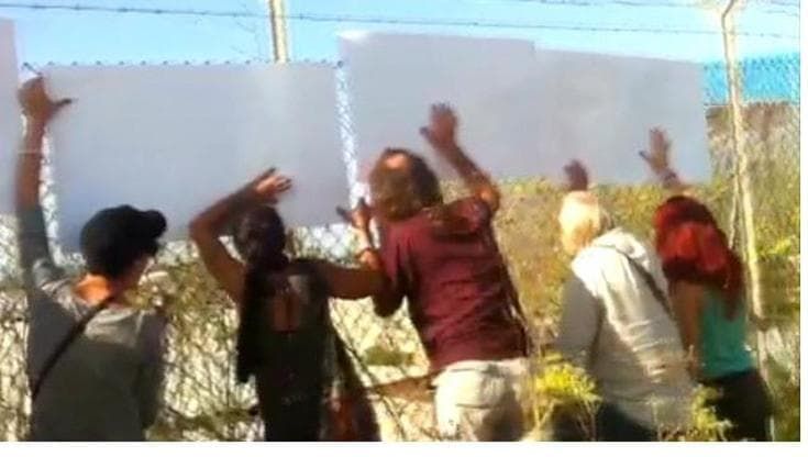 Lampedusa, cittadini: "Andate al centro di accoglienza"