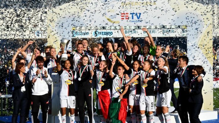 Le calciatrici finalmente professioniste. Si parte nel 2022