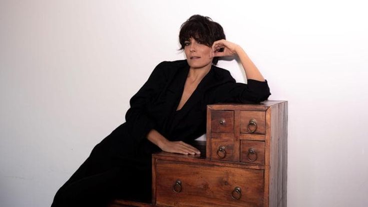 Valeria Solarino porta in scena Ernaux: “Una foto del nostro tempo, diviso tra poveri e ricchi”