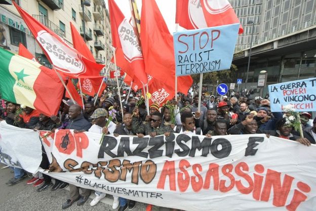 A Napoli corteo in nome di Diene, senegalese ucciso a Firenze: "No al razzismo"