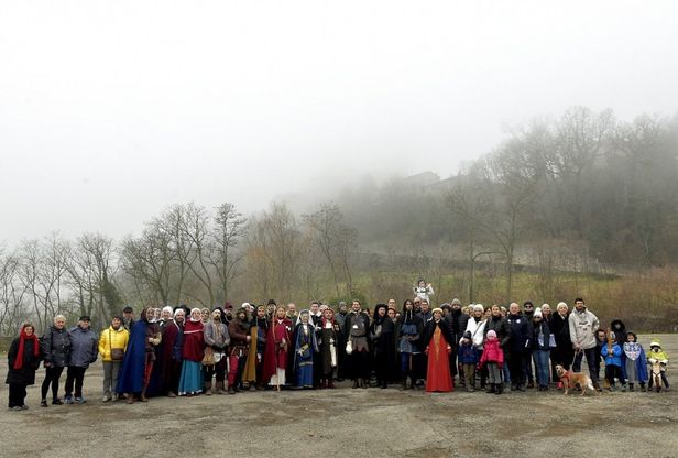 Torrechiara, cittadini in corteo perché il castello resti aperto 