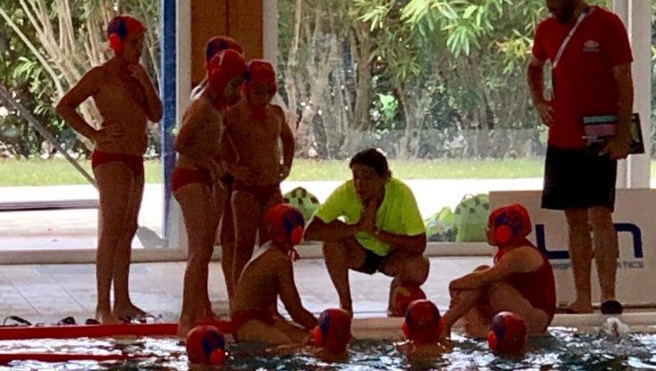 Alexandra, oro ad Atene: adesso in piscina insegna pallanuoto alle bambine