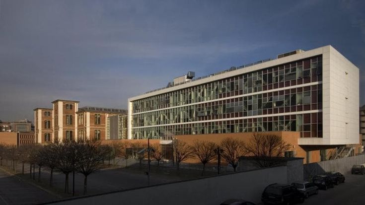 Gallarate, studente preso a pugni fuori da scuola: fratturata la mascella. L’aggressore è scappato