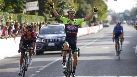 Ciclismo, Giro della Toscana: la rinascita di Visconti, battuto Bernal in volata