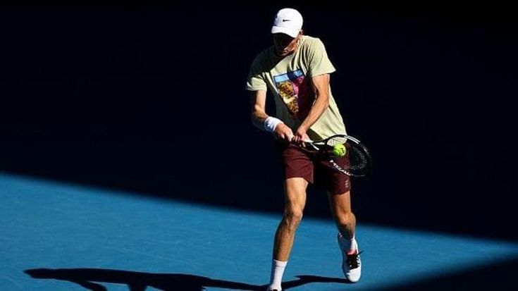 Sinner, via all’operazione Australian Open: volo con Alcaraz e primo allenamento a Melbourne