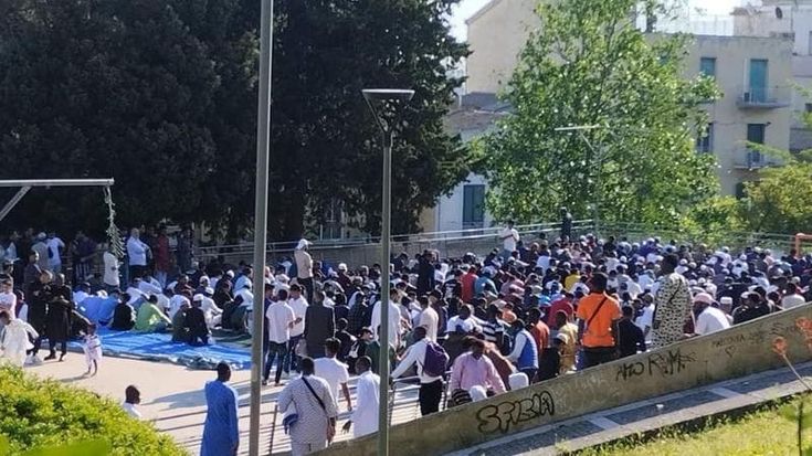 Matera, i Vannacciani contro festa islamica nel parco Wojtyla: “Sgozzano i montoni”. Ma è fake news