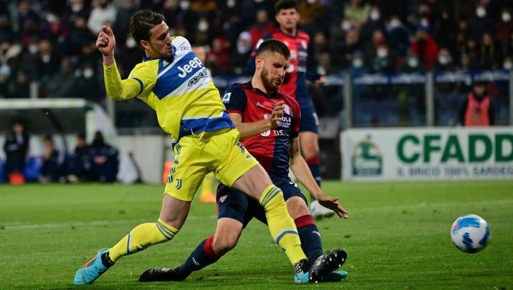 Cagliari-Juventus 1-2: Joao Pedro illude i sardi, De Ligt e Vlahovic fanno ripartire i bianconeri