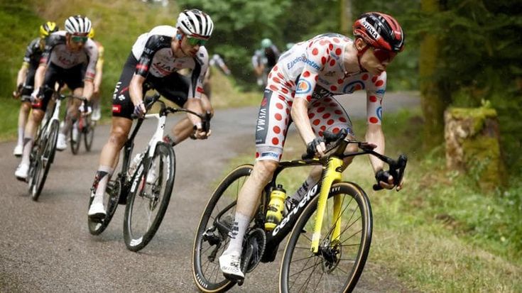 Vingegaard si ritira dopo una caduta: colpo di scena al Tour, era secondo in classifica