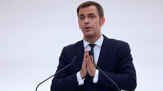 Francia, perquisita la casa del ministro della Salute