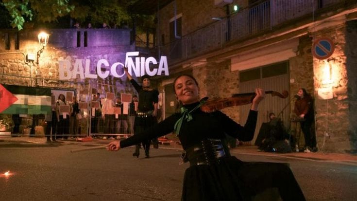 “Balconica”, nel paesino in Cilento senza teatri, un festival che trasforma i balconi in palchi