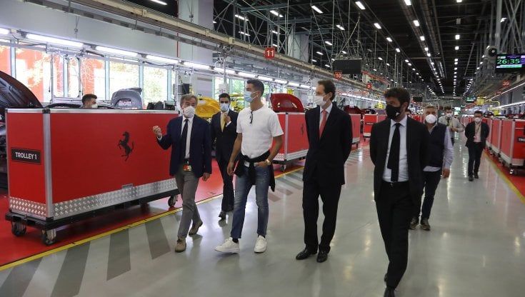 Juventus, Cristiano Ronaldo a Maranello con Elkann e Agnelli