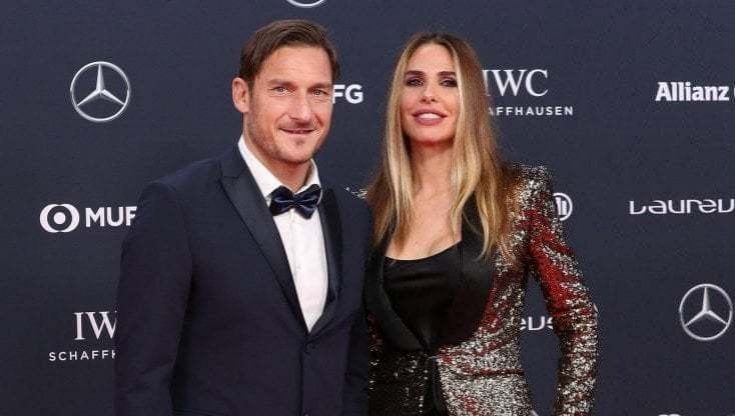 Totti, Ilary Blasi e gli alimenti: lei chiede 37 mila euro, lui dice no. Il giallo delle borsette