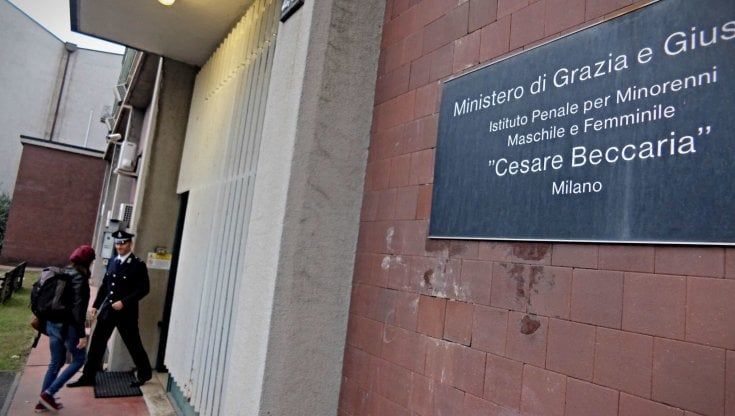 Violentano e torturano un compagno di cella nel carcere minorile Beccaria: nel branco un "gregario violento" del trapper Simba La Rue