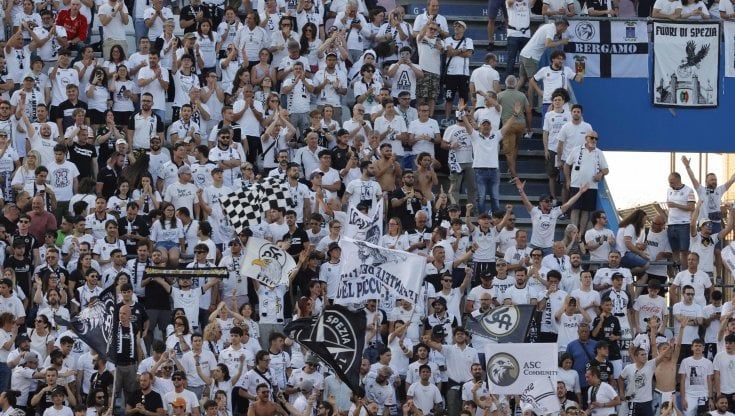 Spezia, il tracollo. Nzola sbaglia un rigore, Semplici chiede scusa: si spalancano le porte della serie B 
