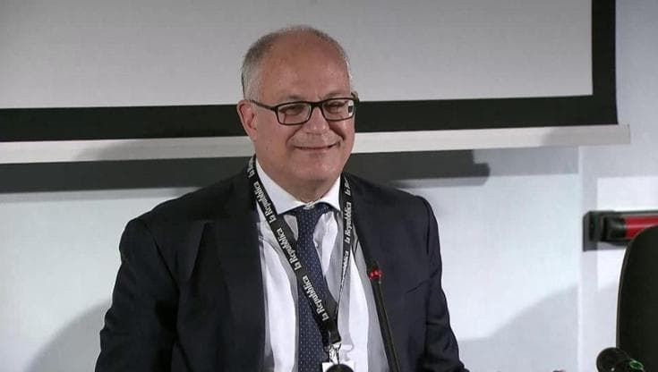 Gualtieri: "Sorpreso da revisione del Pnrr. Tagliati progetti molto avanti"