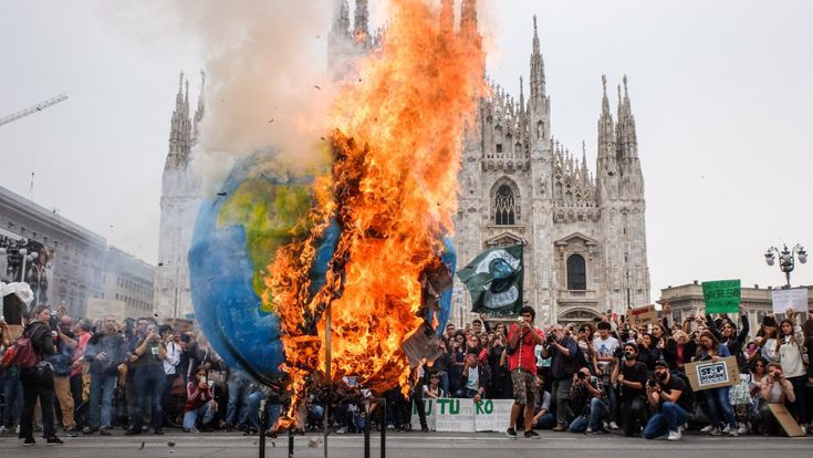 Senza partito. Tra i ragazzi in corteo per le strade di Milano, elettori di domani che non sanno per chi votare 