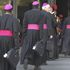 Chiesa italiana, tre vescovi di strada in pole per la Cei del dopo Bassetti
