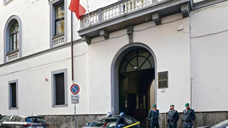 Inchiesta sui negozi, un privato rivela “Se li sono passati e venduti tra di loro”