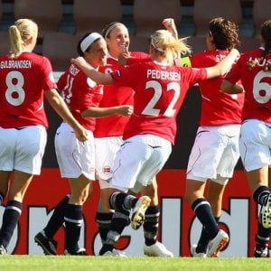 Nella Norvegia del calcio la vera parità dei sessi: stesso stipendio per uomini e donne 