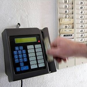 Roma, al bar in orario di lavoro: licenziata impiegata del Campidoglio