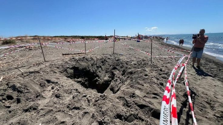 Montalto di Castro, 40 minuti per trovare il corpo di Riccardo sotto la sabbia: “Sparito nel tunnel”