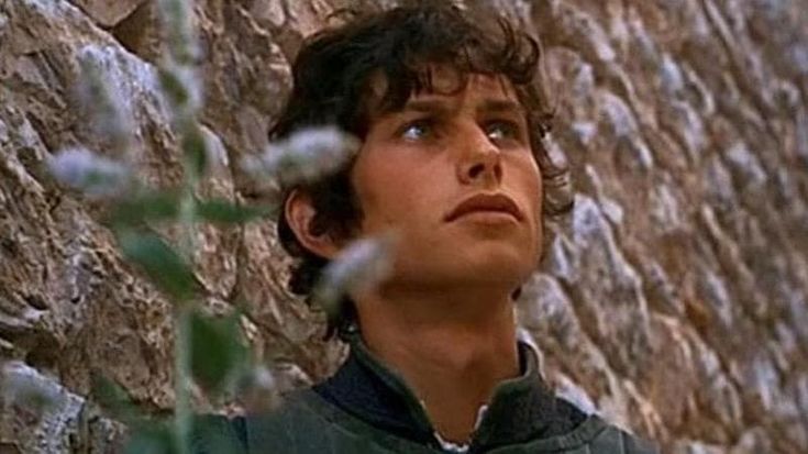 Franco Zeffirelli, l’attore Bruce Robinson lo accusa: “Mi molestò mentre facevo la doccia”