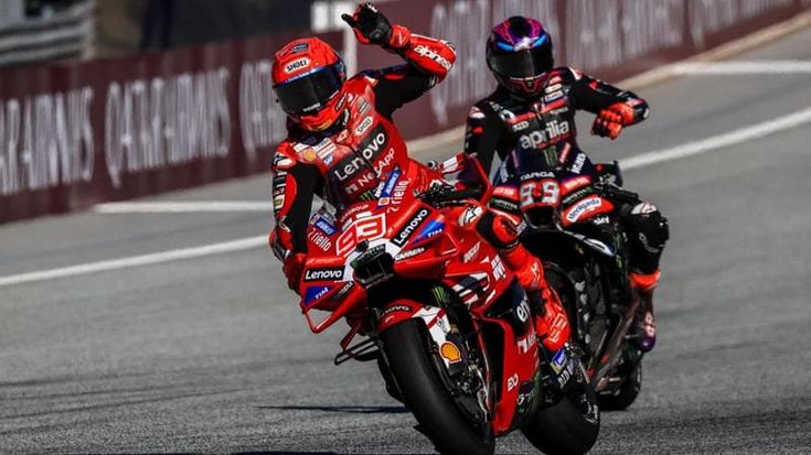 Aprilia contro Ducati, il derby per un Mondiale. Pernat: “Sono diverse e vincenti”