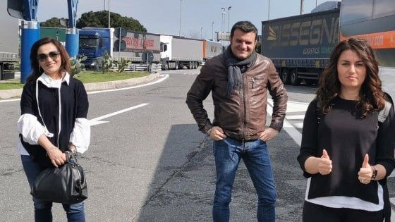 Coronavirus, il leghista Centinaio in pullman dalla Spagna con decine di turisti italiani: "I rischi? Viaggiamo con guanti e mascherine"  