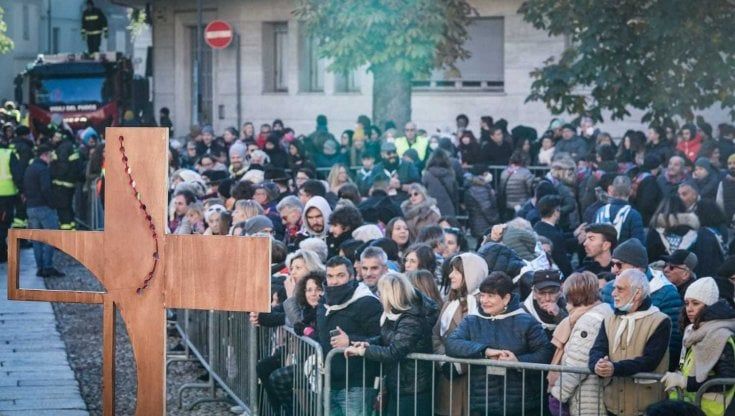 Francesco in Piemonte, oggi la messa in cattedrale poi l’incontro allo stadio. Attese 25 mila persone