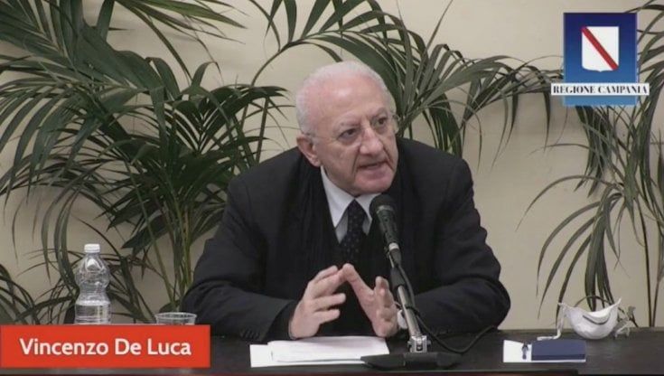 Covid, De Luca: "Campania in zona Rossa". E accusa: "I sindaci delle grandi città non hanno fatto nulla"