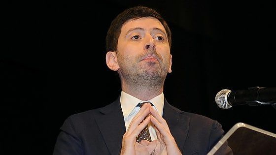 Pd, Speranza si candida ad antiRenzi. Bersani incalza Gentiloni: "Agire contro voucher e facili licenziamenti" 