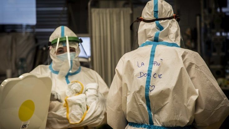Coronavirus, il bollettino nel Lazio del 5 dicembre: 1.783 nuovi casi, Roma di nuovo sotto quota mille: "Acquisti sotto casa per evitare assembramenti"