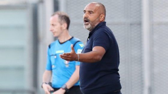 Lecce, Liverani: "Battuti da una squadra forte, resto ottimista per la salvezza"
