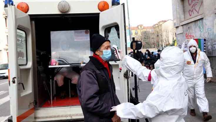 Maxiconcorso per 566 infermieri in Puglia, i timori di chi lavora a tempo: "In prima linea per il Covid, ora rischiamo di perdere il posto per un test"