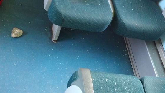 Crema, sasso scagliato contro un treno in corsa: feriti capotreno e un passeggero
