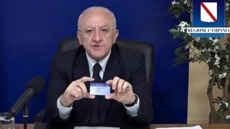 De Luca condannato a risarcire 609 mila euro per le Covid card. Lui: “Impugnerò la sentenza”