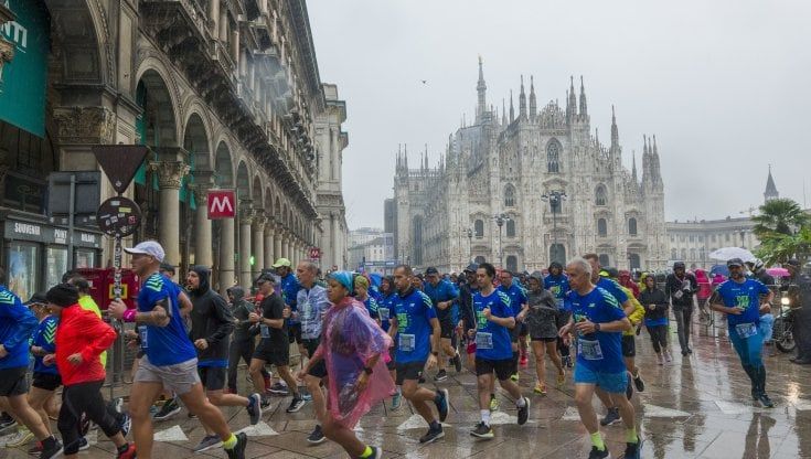 La Deejay Ten riaccende Milano anche sotto la pioggia: i percorsi e gli orari della corsa 