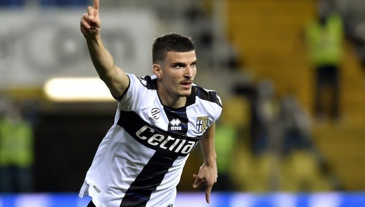 Tre punti all'ultimo assalto: Mihaila regala la prima vittoria al Parma