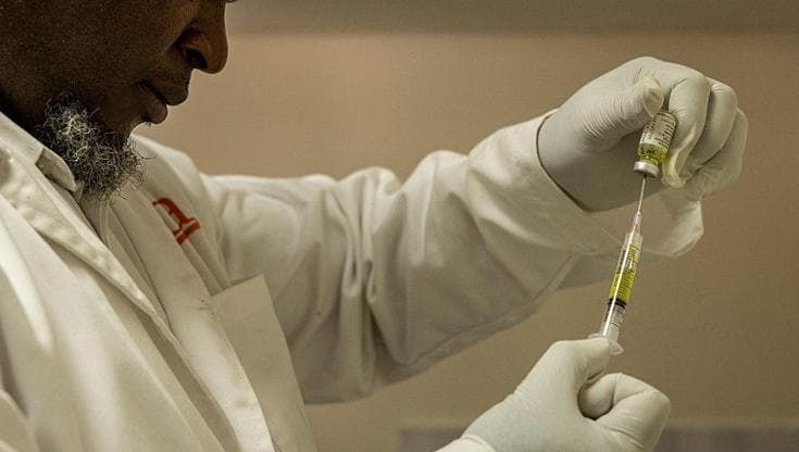 Hiv, due iniezioni l’anno per prevenirlo. Ma in Italia il costo frena l’accesso