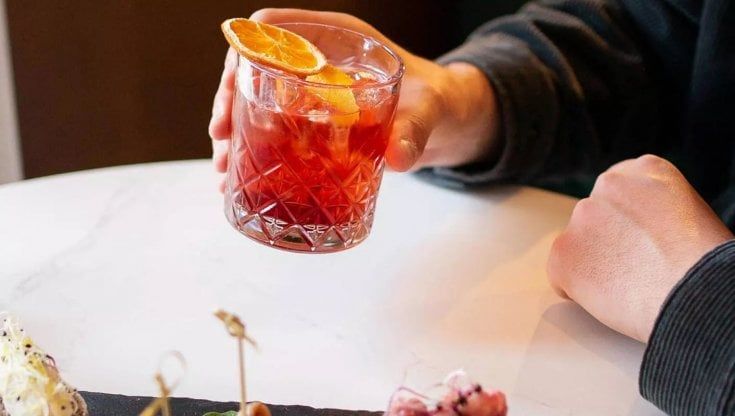  Hotellerie, il cocktail che ingolosisce i clienti tra Spritz, elisir di camomilla e distillati di agrumi giapponesi