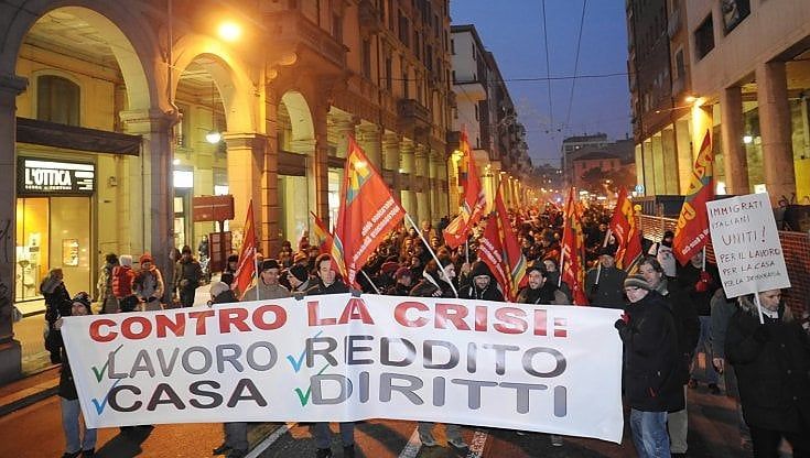 Ecco il Reddito dimezzato: platea di beneficiari ridotta e 2,5 miliardi di spesa in meno