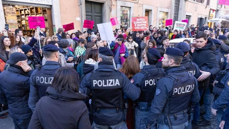 Ddl stupri, sit-in delle femministe al Senato: “Legge stravolta, ora mobilitazioni in tutta Italia”